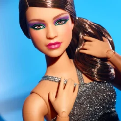 Barbie Signature Barbie Looks Doll (Curvy, Brunette)