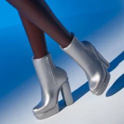 Barbie Signature Barbie Looks Doll (Tall, Dark Brown)