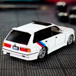 Hot Wheels Elite 64 1990 BMW 318i Touring