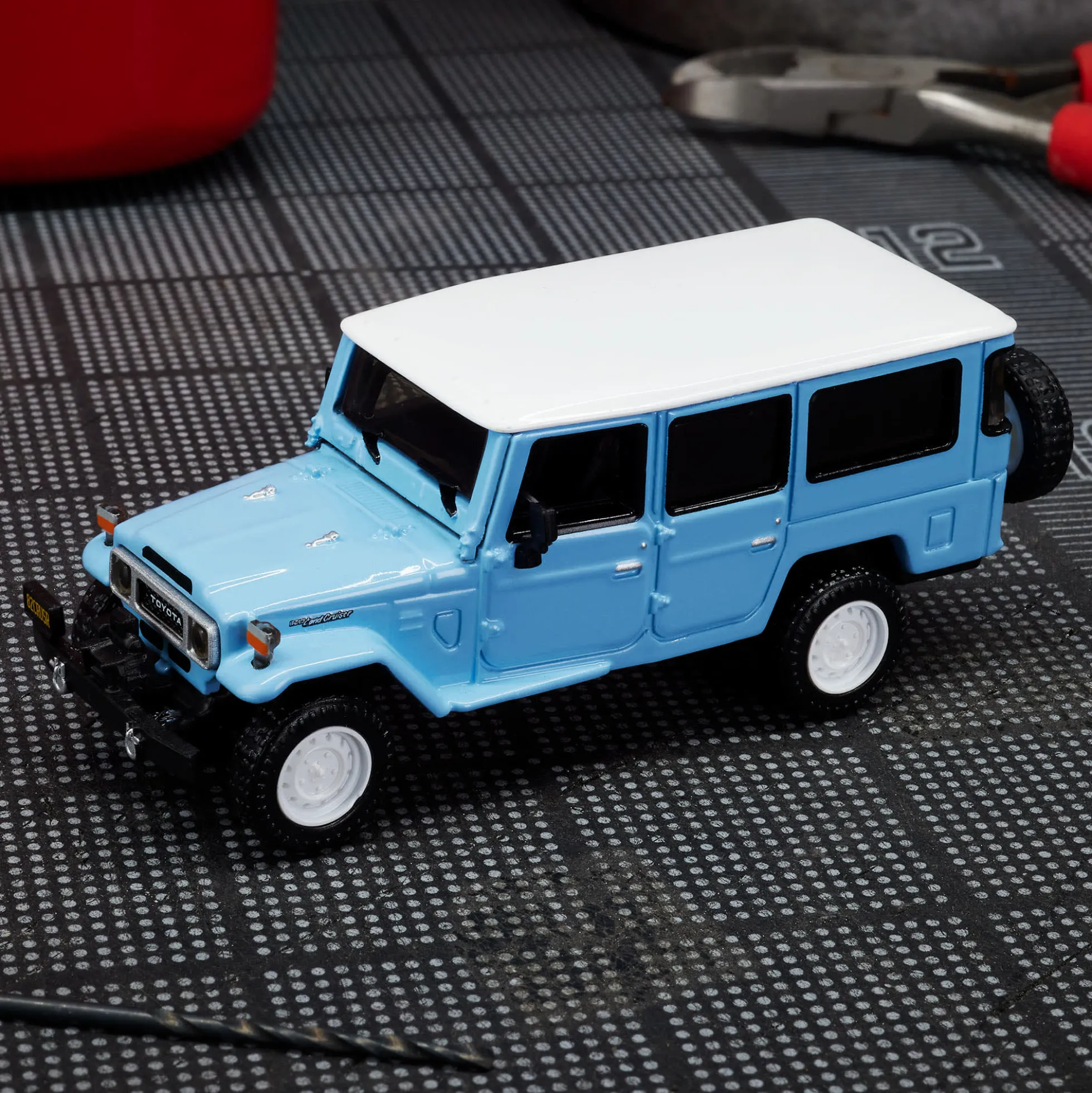 Hot Wheels Elite 64 Mod Shop 1982 Custom Toyota Land Cruiser FJ45 Troopy