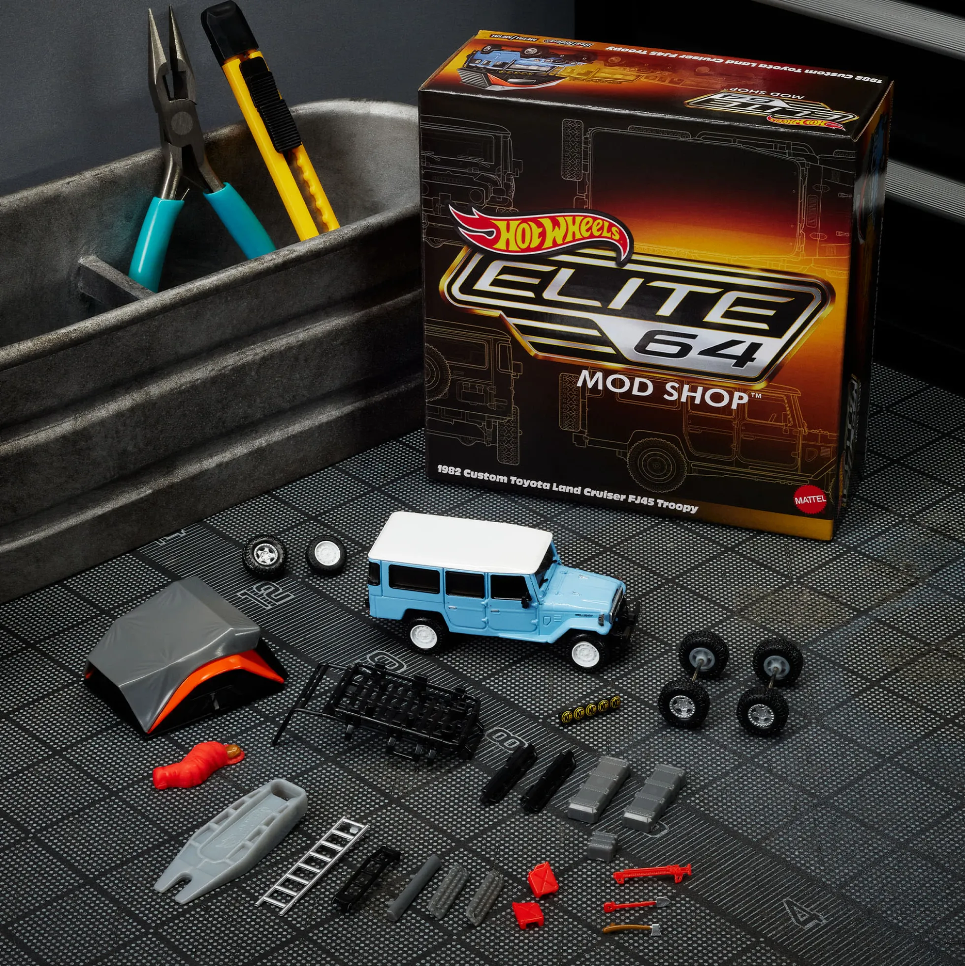 Hot Wheels Elite 64 Mod Shop 1982 Custom Toyota Land Cruiser FJ45 Troopy