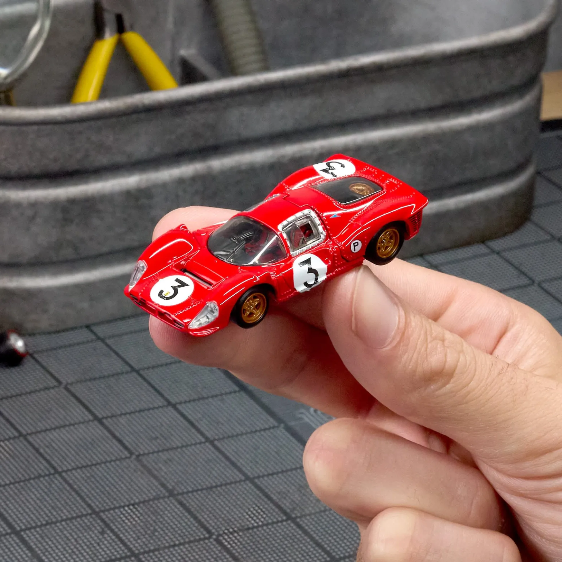 Hot Wheels Elite 64 1967 Ferrari 330 P4