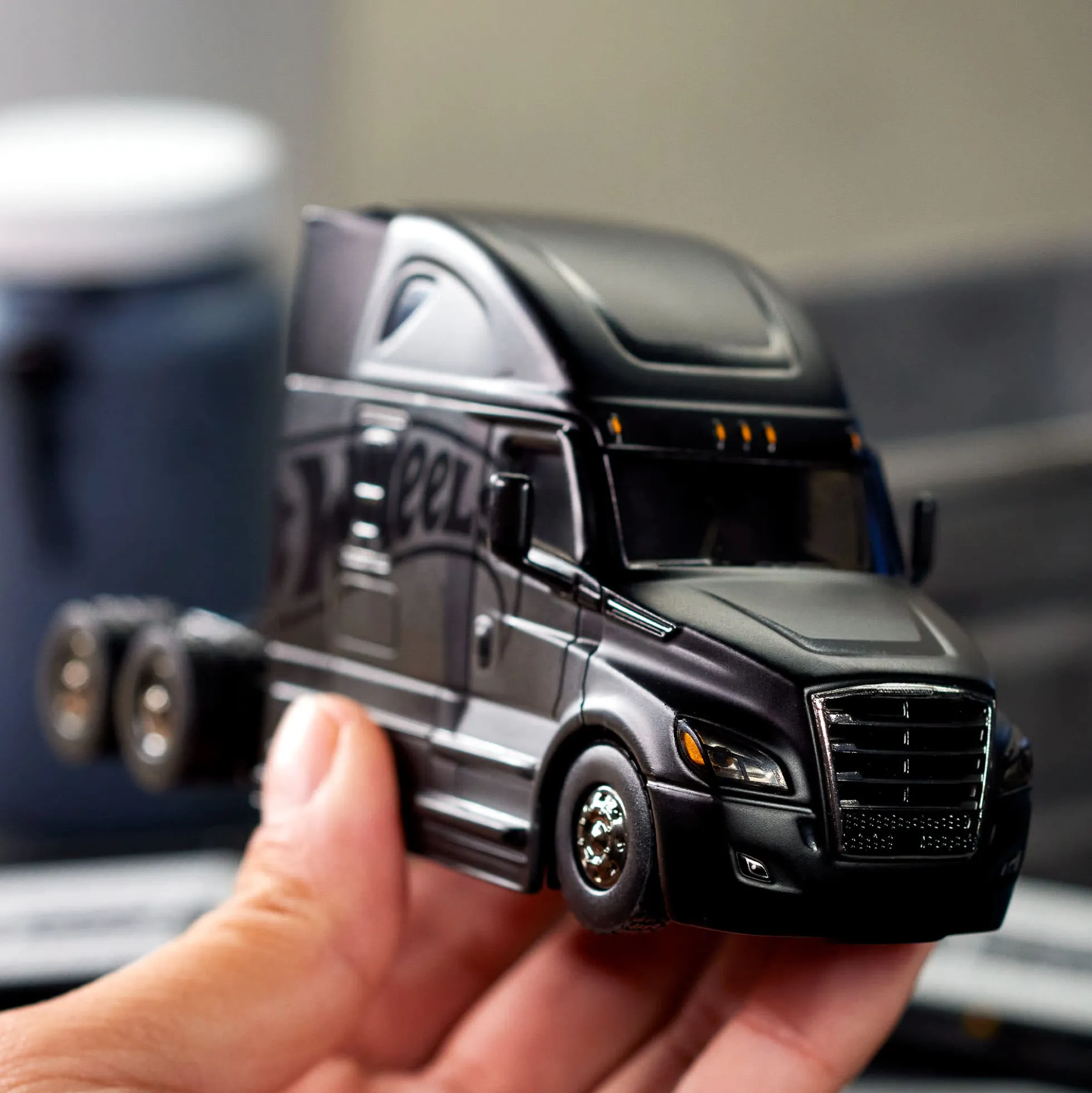 Hot Wheels Elite 64 Freightliner Cascadia