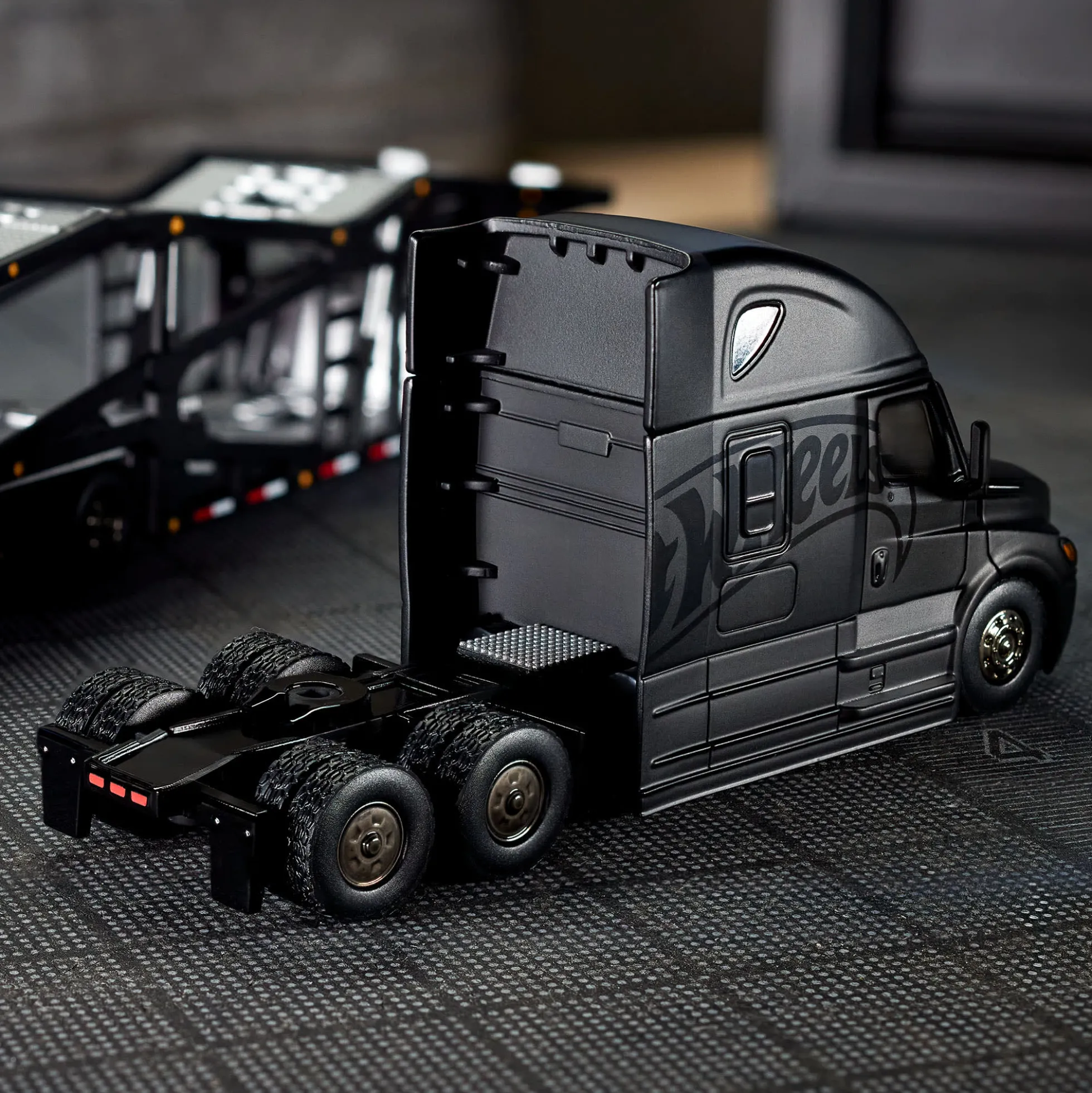 Hot Wheels Elite 64 Freightliner Cascadia
