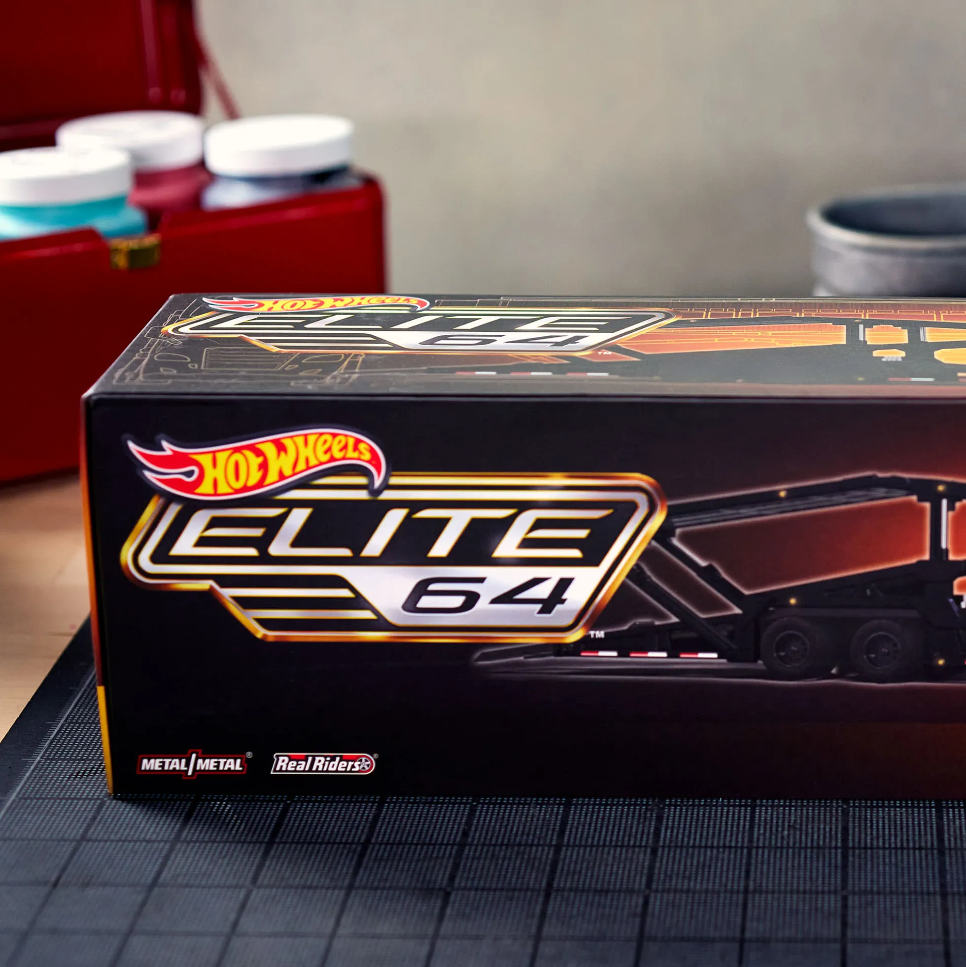 Hot Wheels Elite 64 Freightliner Cascadia