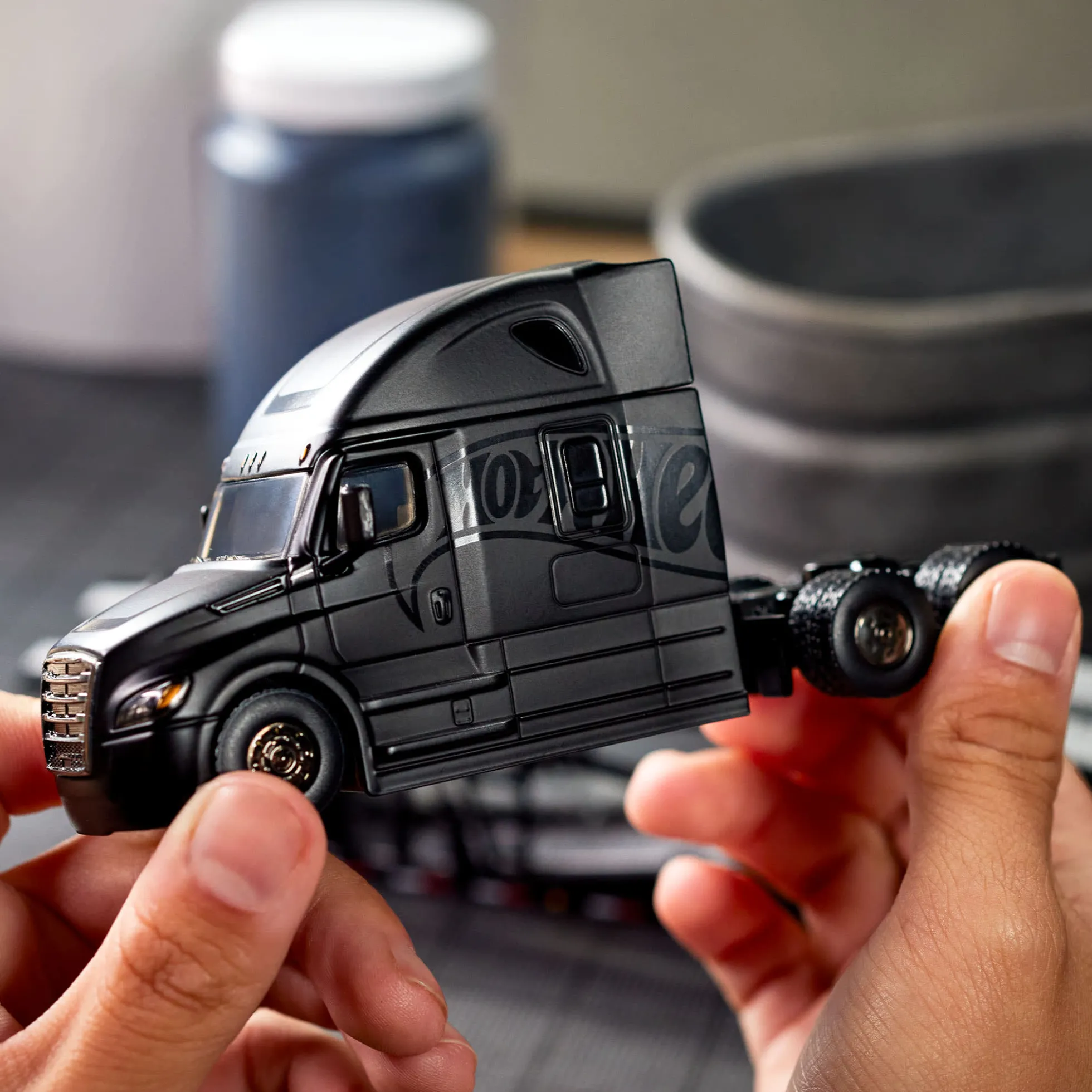 Hot Wheels Elite 64 Freightliner Cascadia