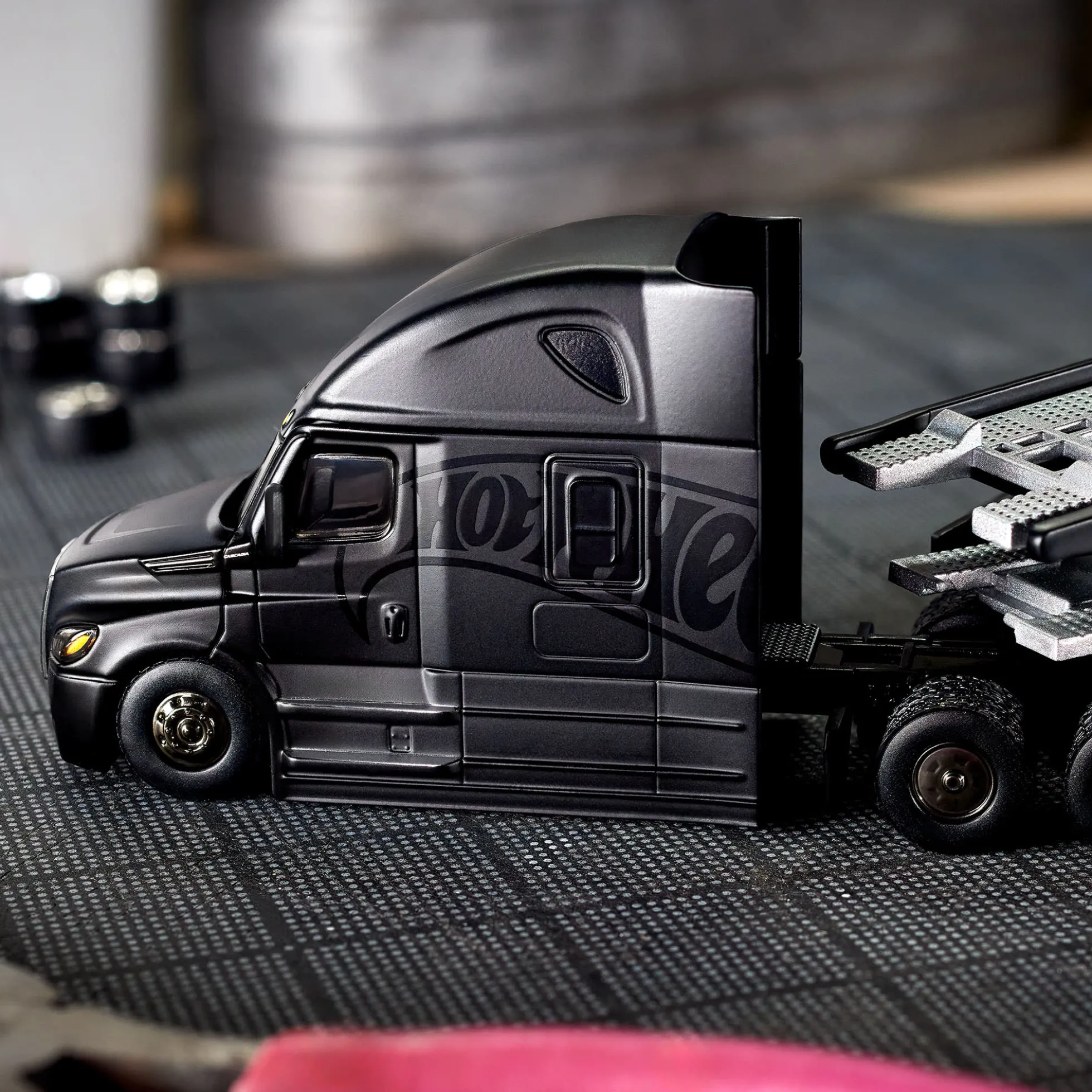 Hot Wheels Elite 64 Freightliner Cascadia