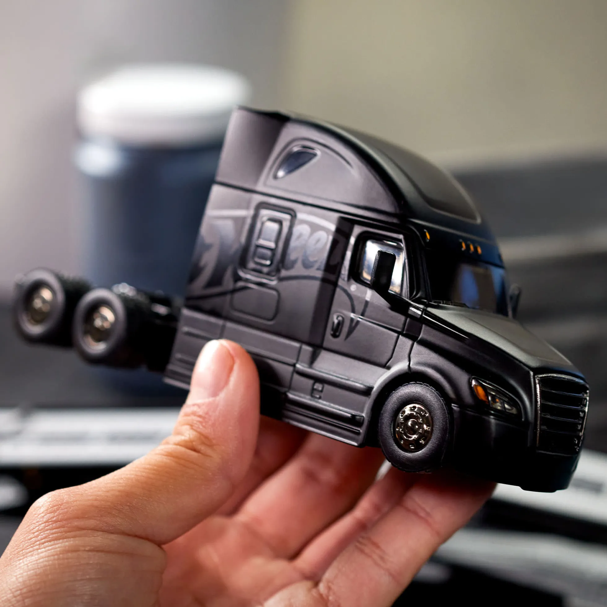 Hot Wheels Elite 64 Freightliner Cascadia