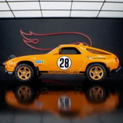 Hot Wheels Elite 64 Porsche 928 Safari