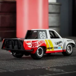 Hot Wheels Elite 64 1989 Toyota HiLux Stadium Truck