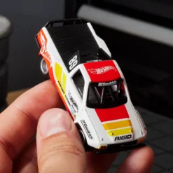 Hot Wheels Elite 64 1989 Toyota HiLux Stadium Truck