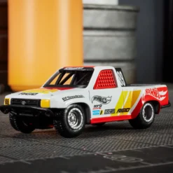 Hot Wheels Elite 64 1989 Toyota HiLux Stadium Truck