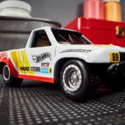 Hot Wheels Elite 64 1989 Toyota HiLux Stadium Truck