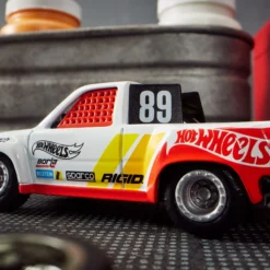 Hot Wheels Elite 64 1989 Toyota HiLux Stadium Truck