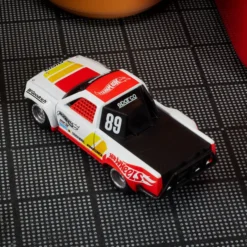 Hot Wheels Elite 64 1989 Toyota HiLux Stadium Truck