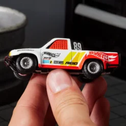 Hot Wheels Elite 64 1989 Toyota HiLux Stadium Truck