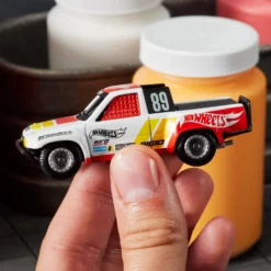 Hot Wheels Elite 64 1989 Toyota HiLux Stadium Truck