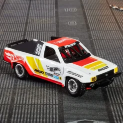 Hot Wheels Elite 64 1989 Toyota HiLux Stadium Truck