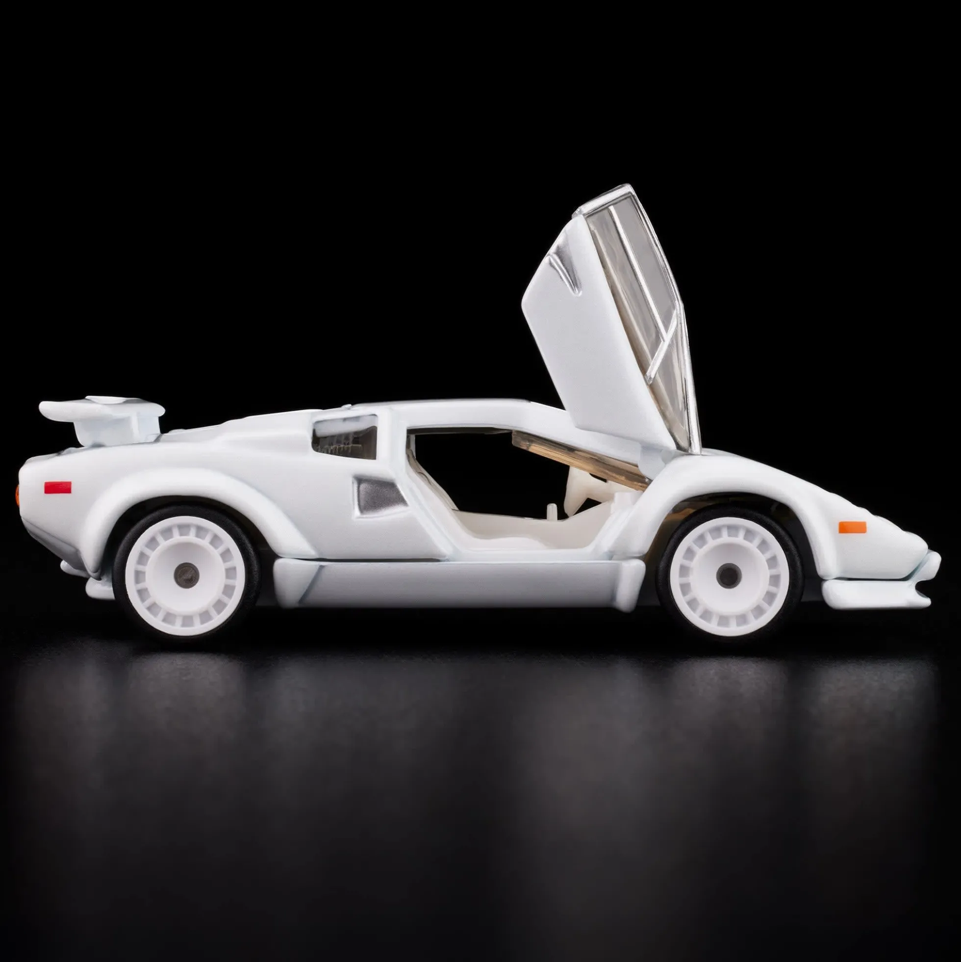 Hot Wheels RLC Exclusive 1982 Lamborghini Countach LP 500 S