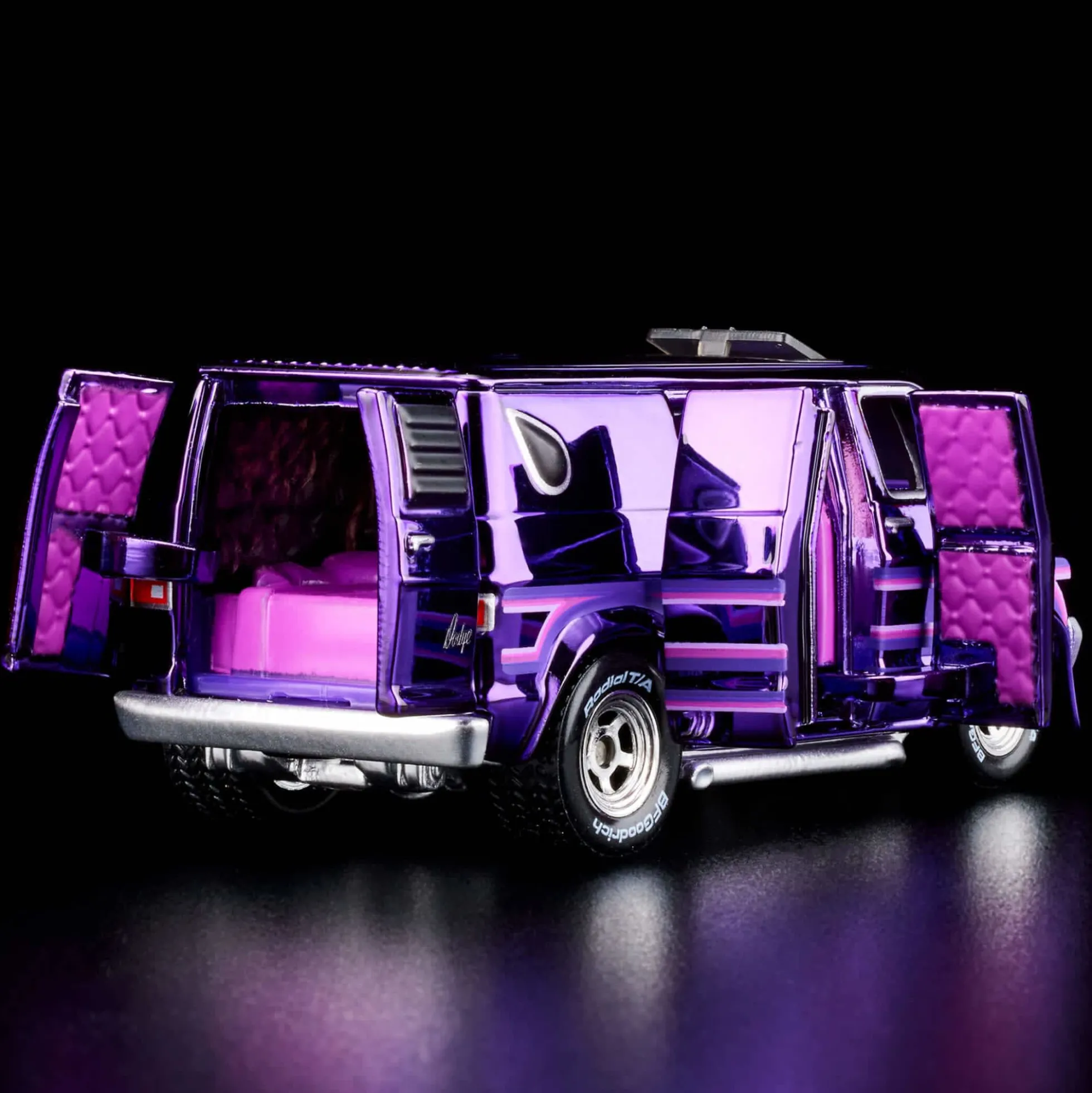 Hot Wheels RLC Exclusive ‘70s Dodge Tradesman Van