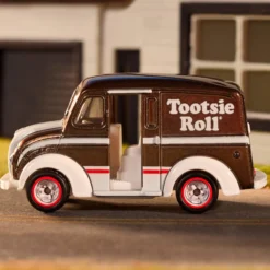 Matchbox Tootsie Roll Divco Milk Truck