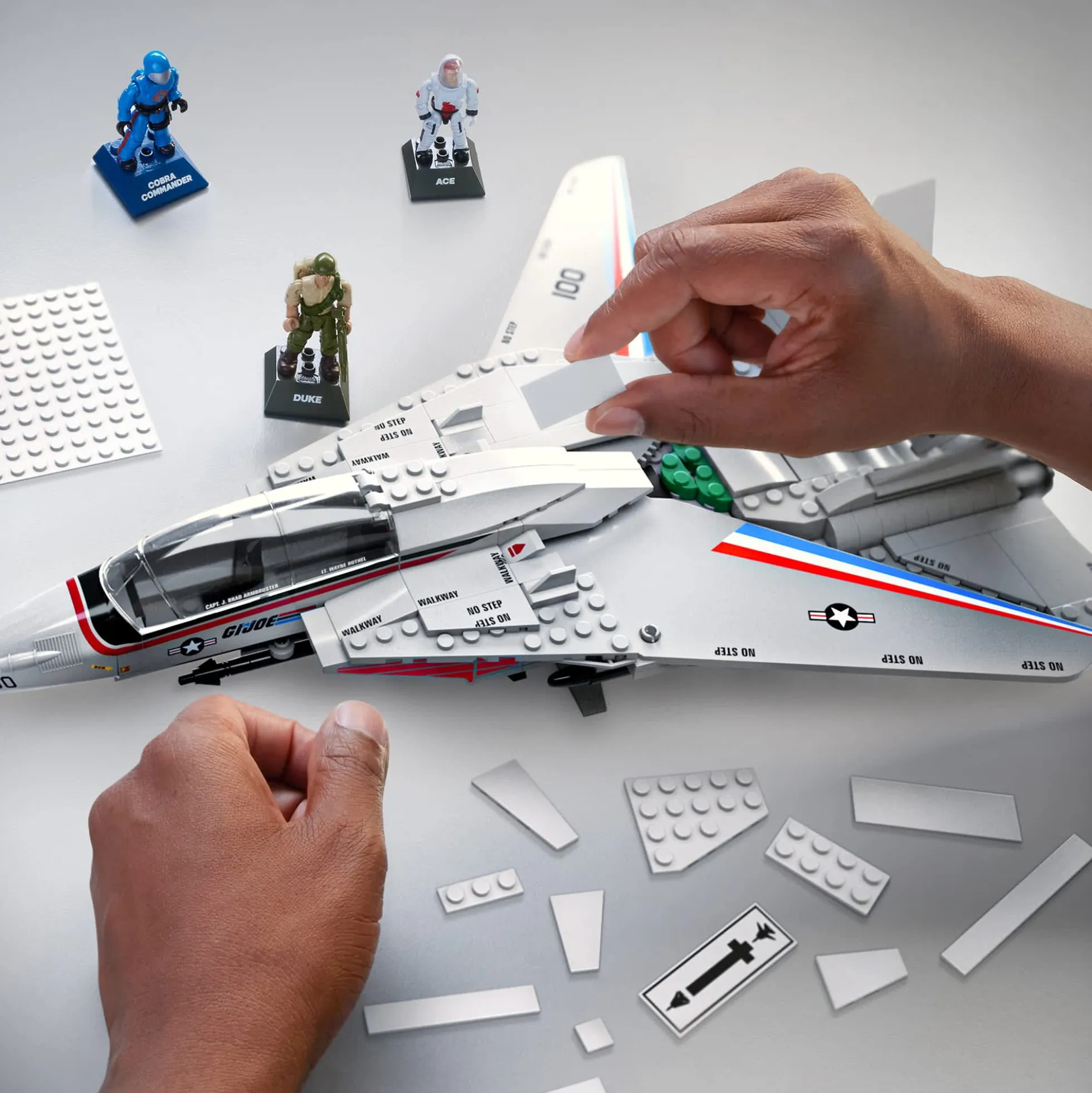 MEGA G.I. JOE Skystriker vs. COBRA H.I.S.S. Building Set